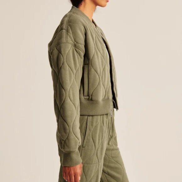 NWT Abercrombie & Fitch Army Green Onion Quilted Soft Bomber Jacket - Picture 6 of 6